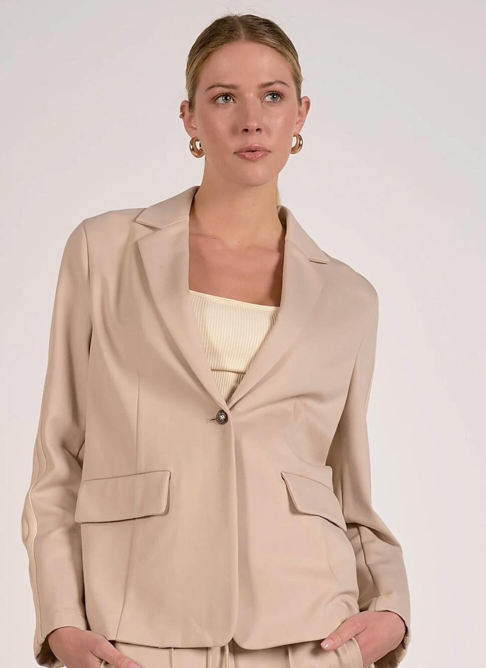 NEW ELAN track blazer jacket in beigenat